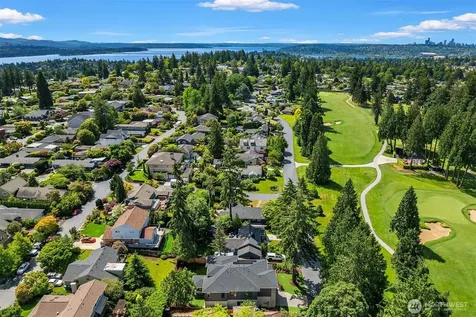 8016 Fairway Drive NE Seattle WA 98115