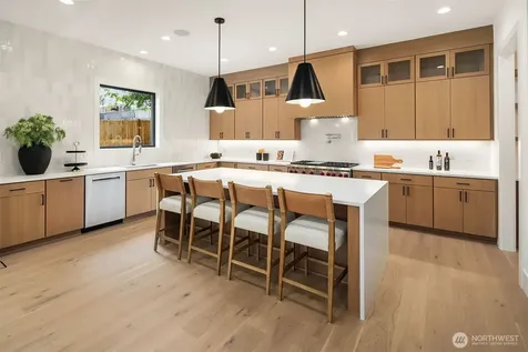 8016 Fairway Drive NE Seattle WA 98115