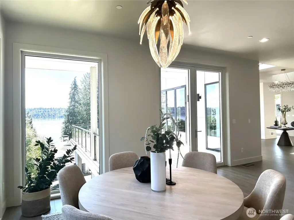 8243 W Mercer Way Mercer Island WA 98040