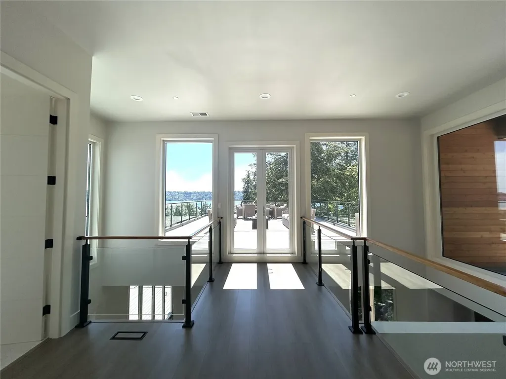 8243 W Mercer Way Mercer Island WA 98040