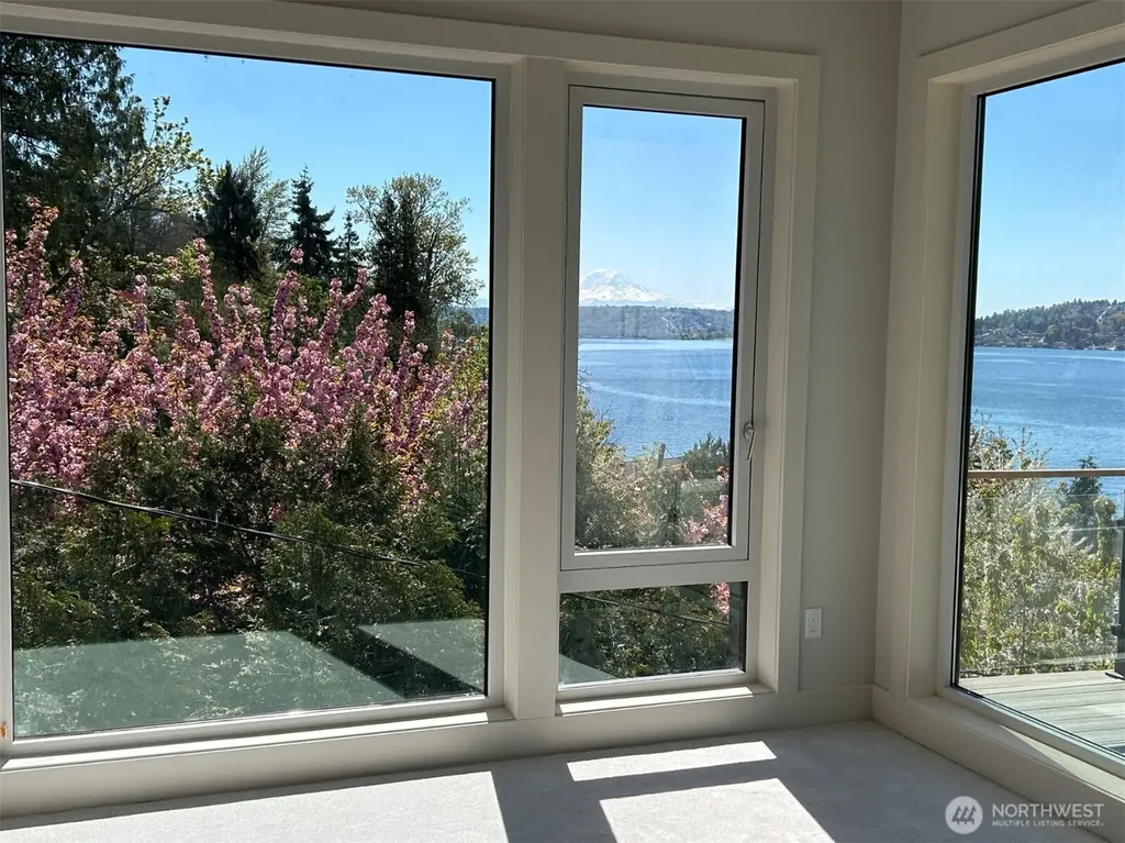 8243 W Mercer Way Mercer Island WA 98040