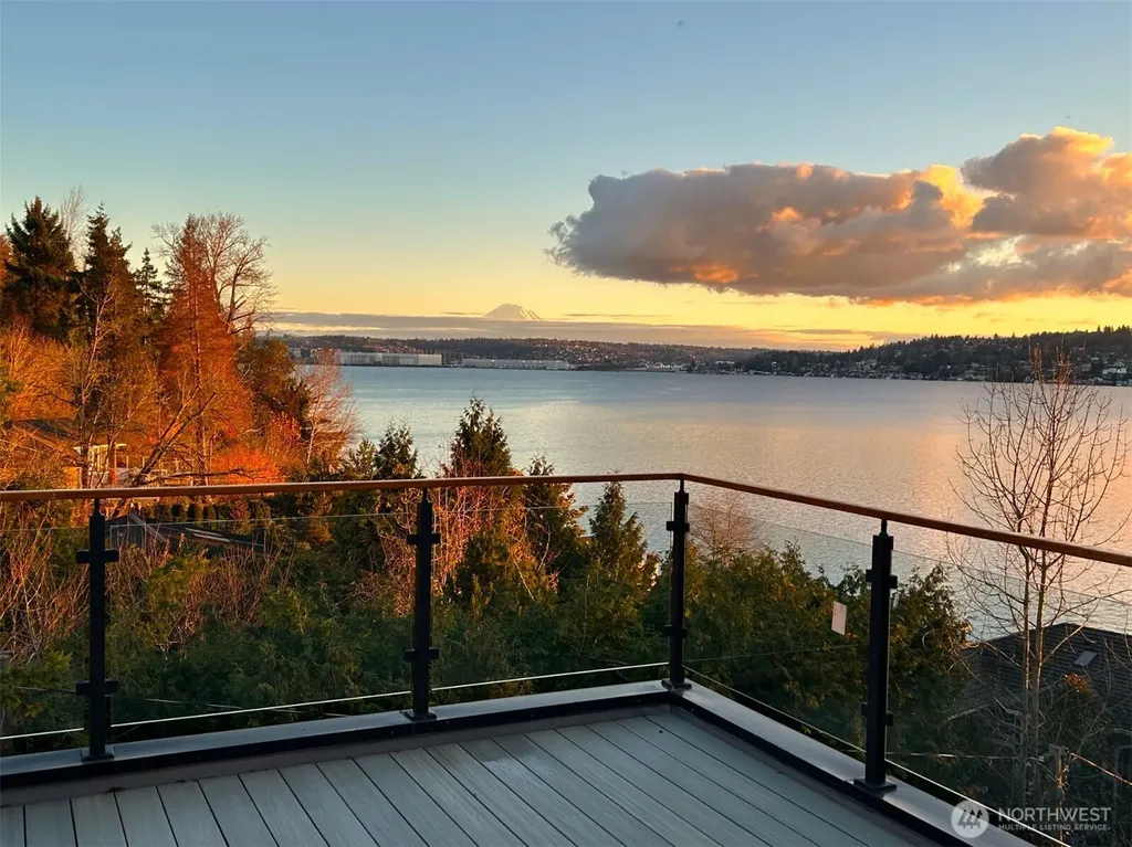 8243 W Mercer Way Mercer Island WA 98040