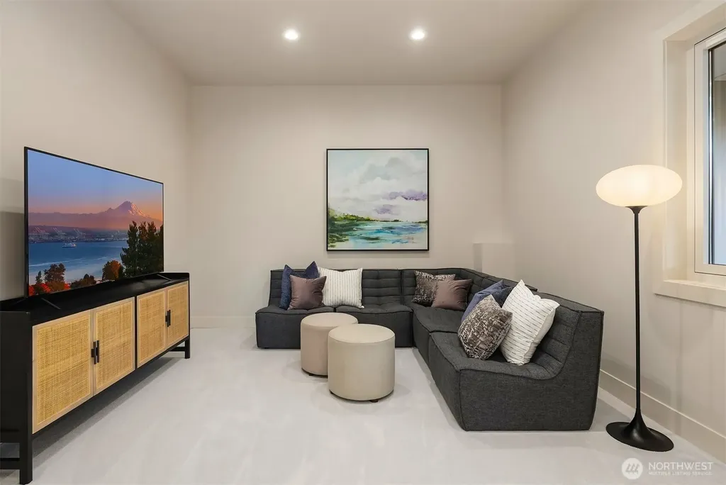 8243 W Mercer Way Mercer Island WA 98040