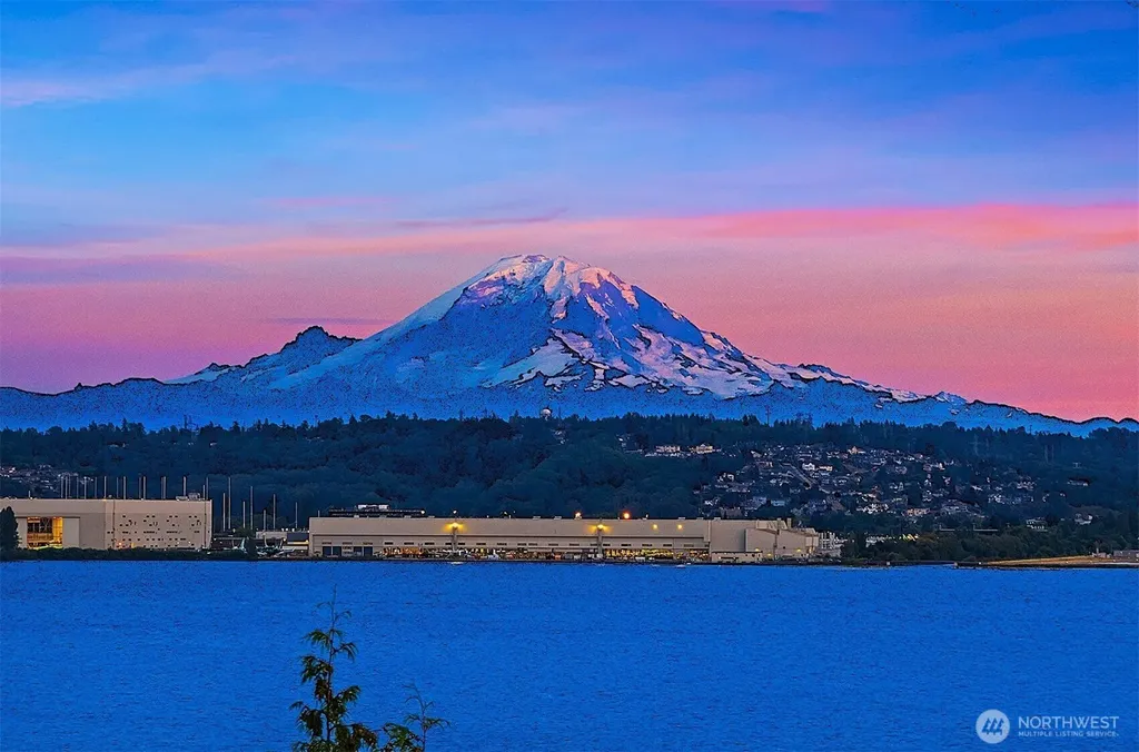 8243 W Mercer Way Mercer Island WA 98040