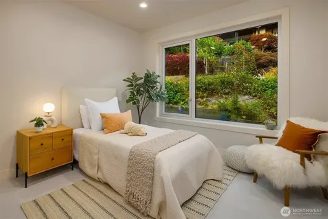 8243 W Mercer Way Mercer Island WA 98040