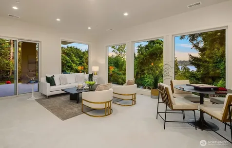 8243 W Mercer Way Mercer Island WA 98040