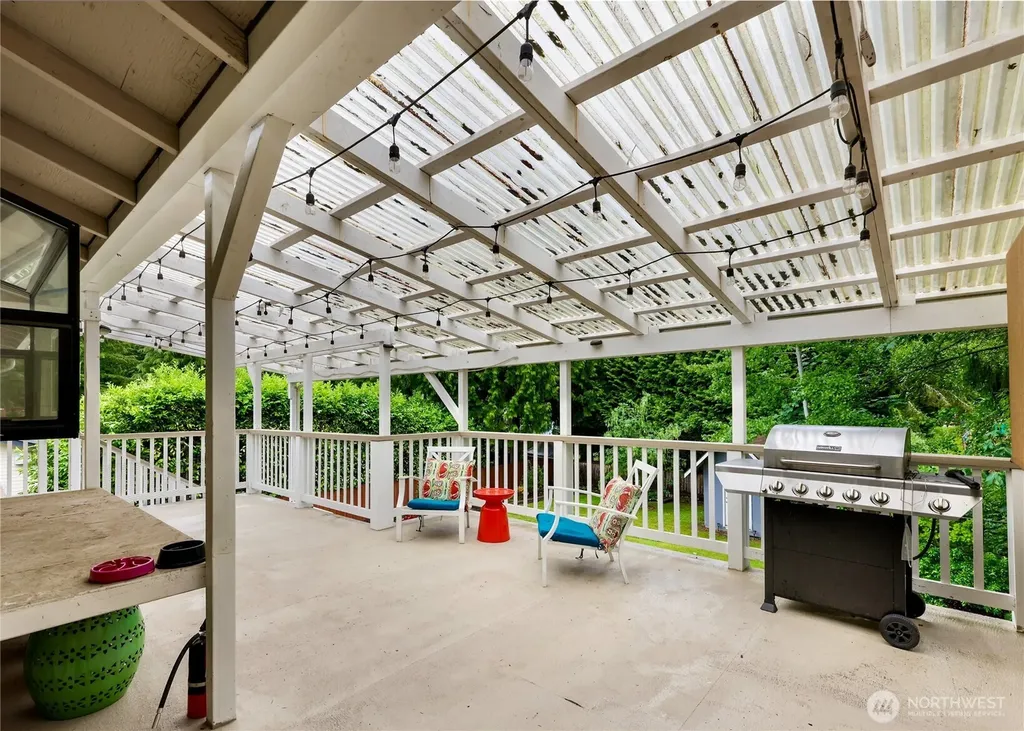 11126 159th Avenue NE Redmond WA 98052