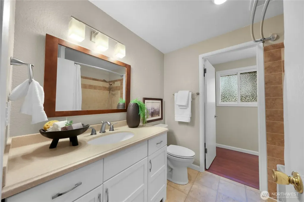 11126 159th Avenue NE Redmond WA 98052