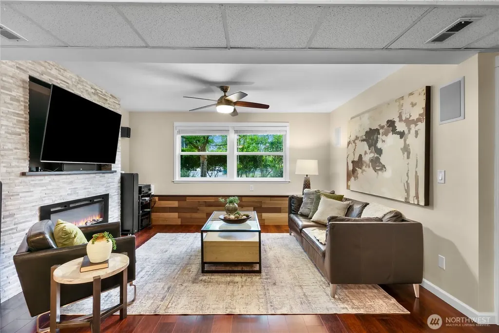 11126 159th Avenue NE Redmond WA 98052