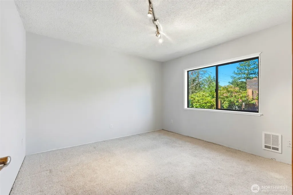423 106th Place SW Everett WA 98204