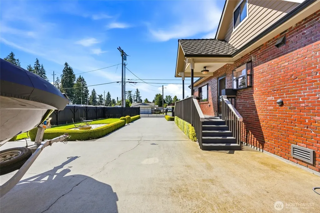 423 106th Place SW Everett WA 98204