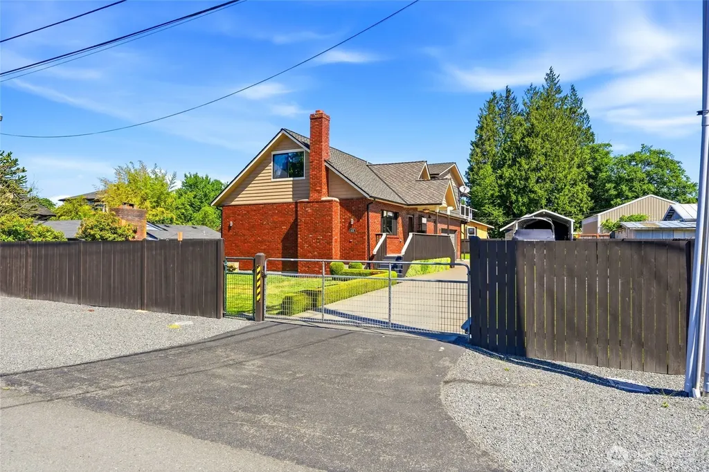 423 106th Place SW Everett WA 98204