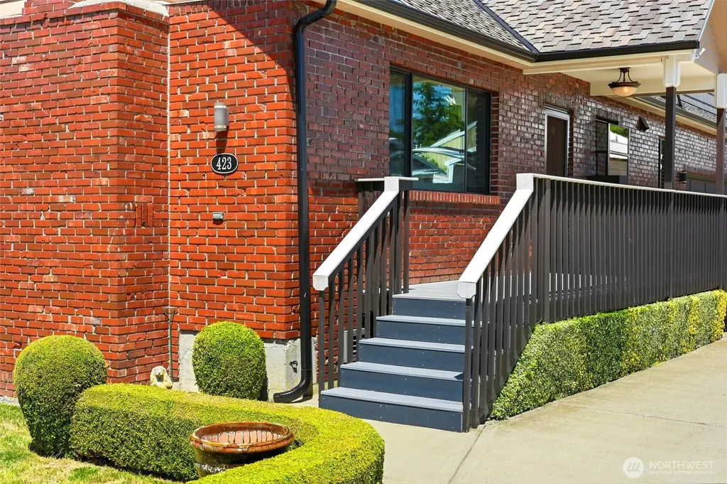423 106th Place SW Everett WA 98204