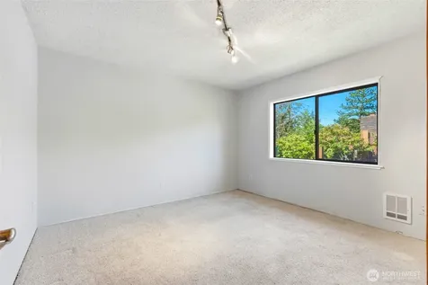 423 106th Place SW Everett WA 98204