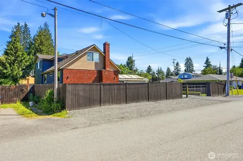 423 106th Place SW Everett WA 98204