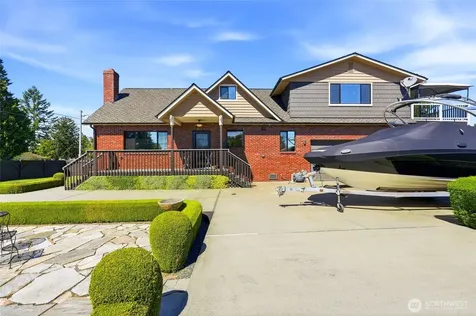 423 106th Place SW Everett WA 98204