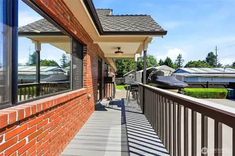 423 106th Place SW Everett WA 98204