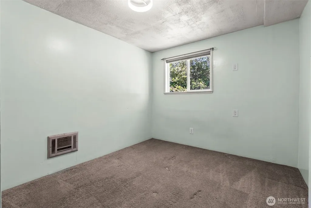 2432 NE Franklin Street Bremerton WA 98310