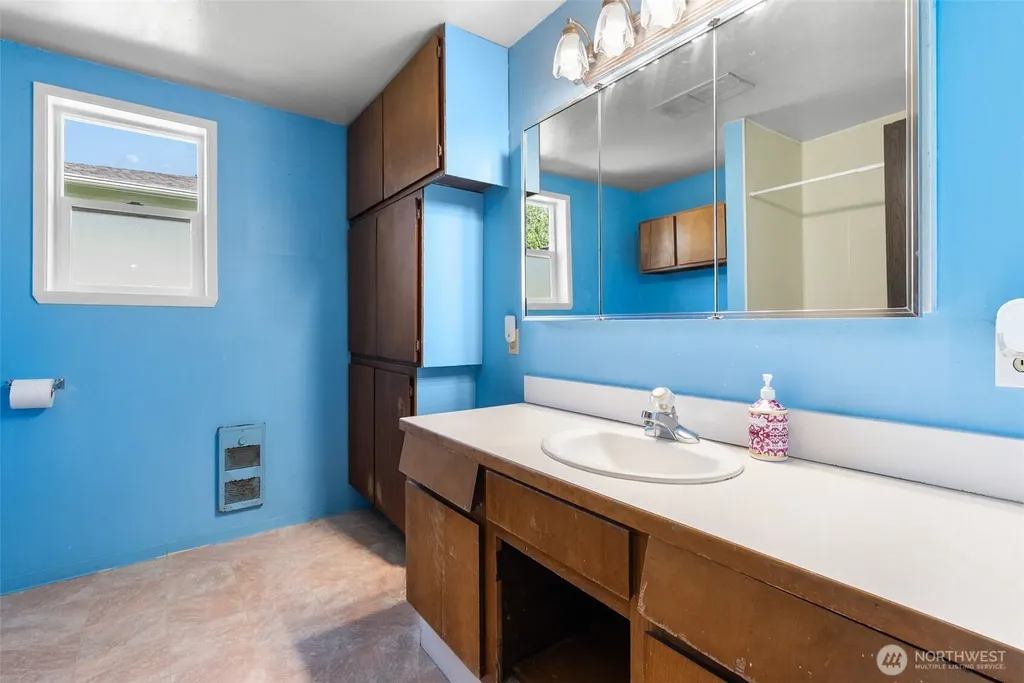 2432 NE Franklin Street Bremerton WA 98310
