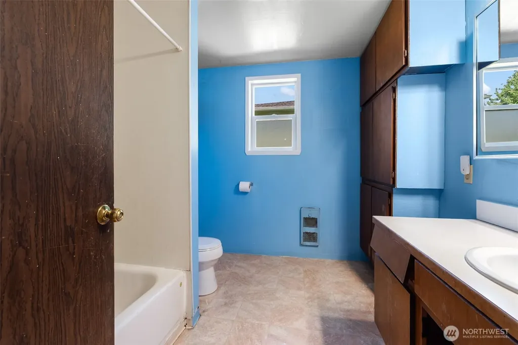 2432 NE Franklin Street Bremerton WA 98310