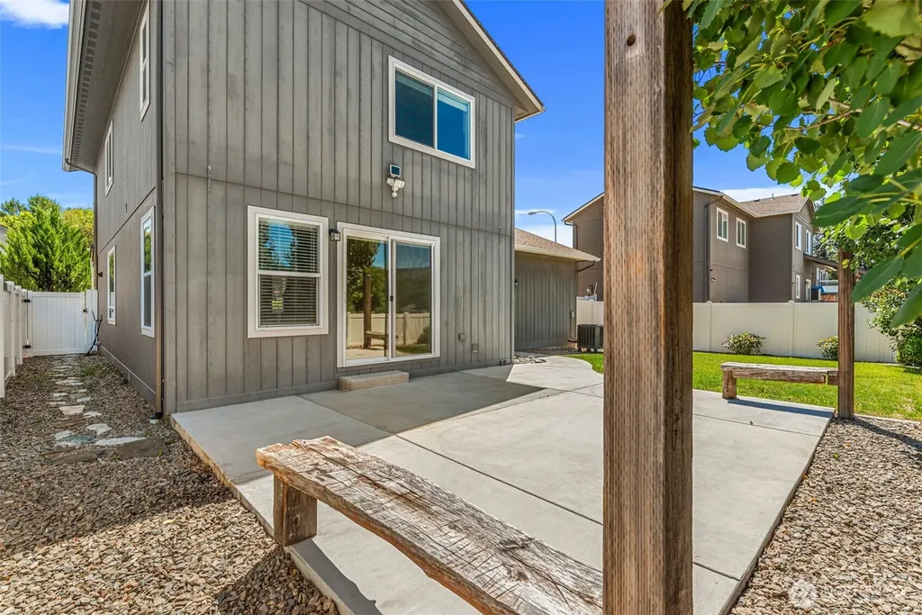 119 NW Porters Court East Wenatchee WA 98802