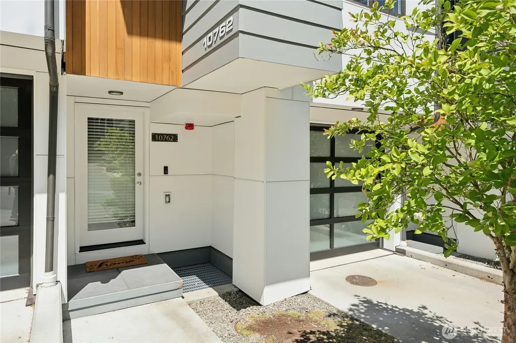 10762 1st Drive Bellevue WA 98004