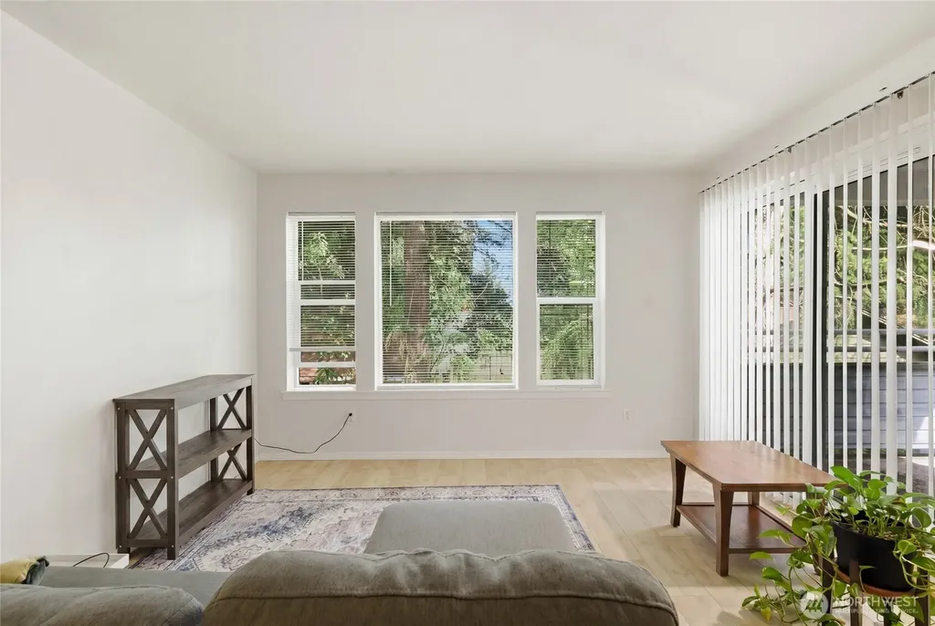 13310 Greenwood Avenue N Seattle WA 98133