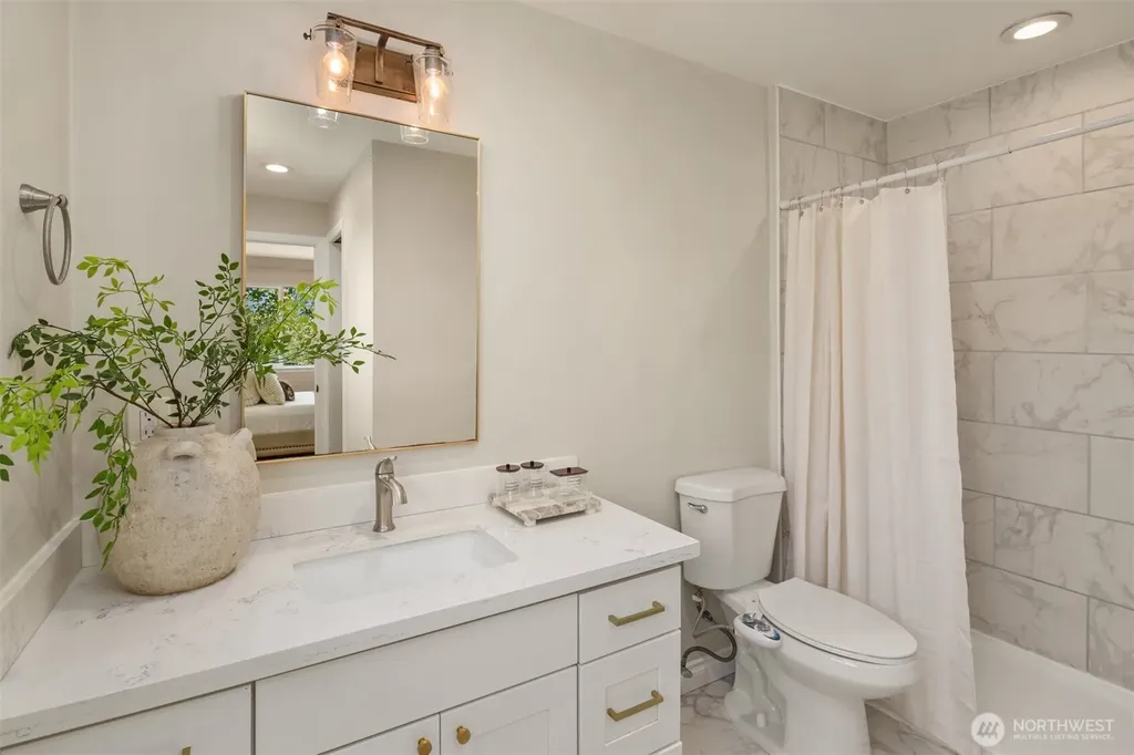 10750 66th Avenue S Seattle WA 98178