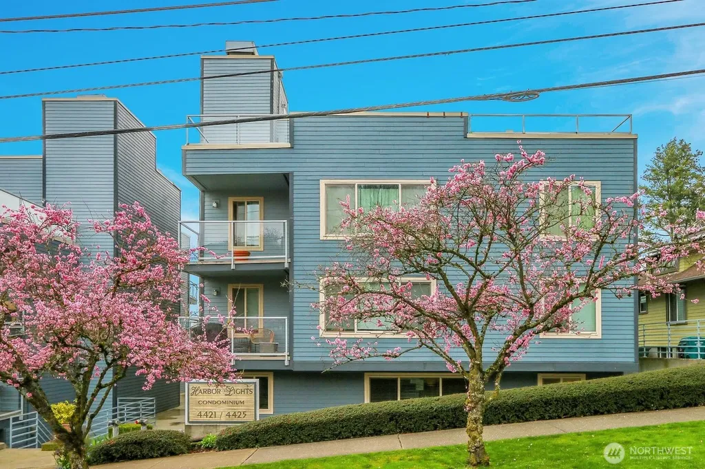 4425 Greenwood Avenue N Seattle WA 98103