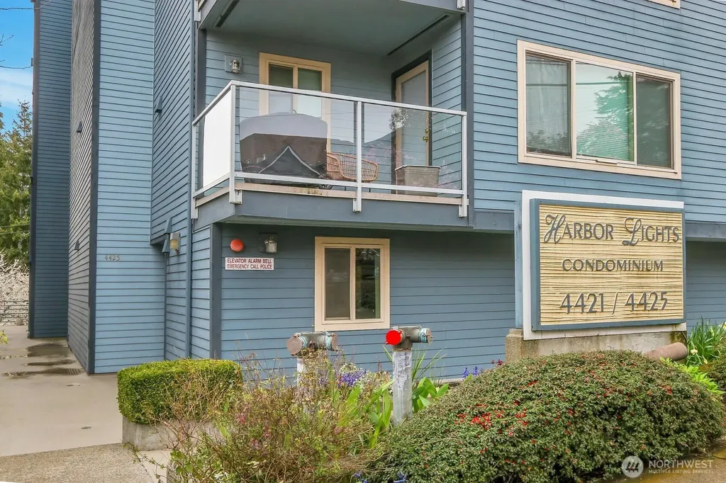 4425 Greenwood Avenue N Seattle WA 98103