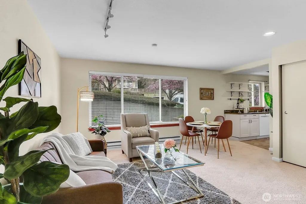 4425 Greenwood Avenue N Seattle WA 98103