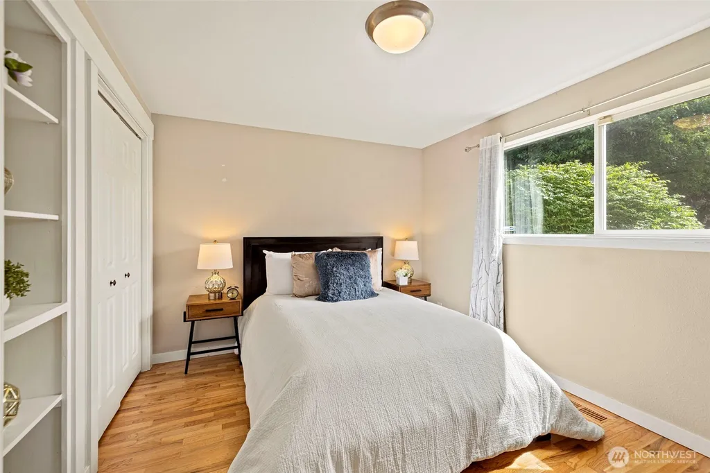 1206 SW Myrtle Street Seattle WA 98106