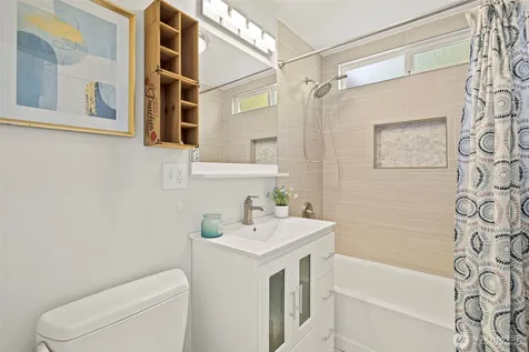 1206 SW Myrtle Street Seattle WA 98106