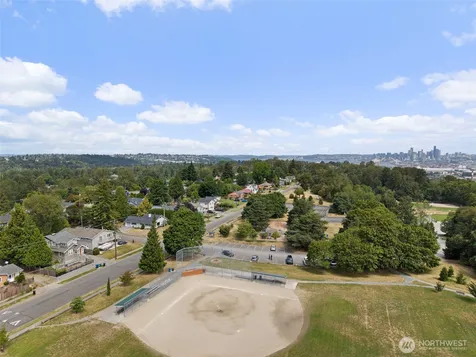 1206 SW Myrtle Street Seattle WA 98106