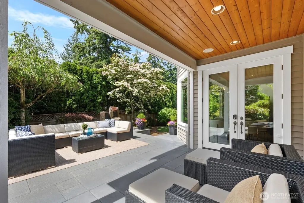1610 8th Street W Kirkland WA 98033