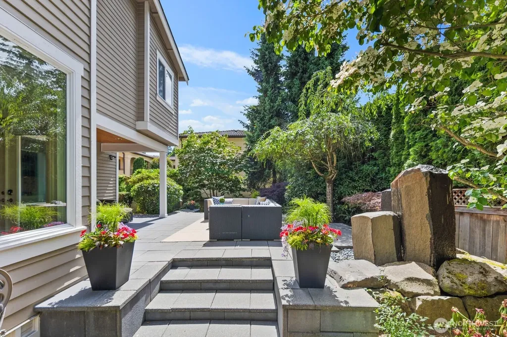 1610 8th Street W Kirkland WA 98033