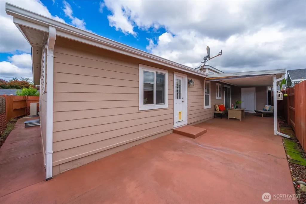 24105 221st Lane SE Maple Valley WA 98038
