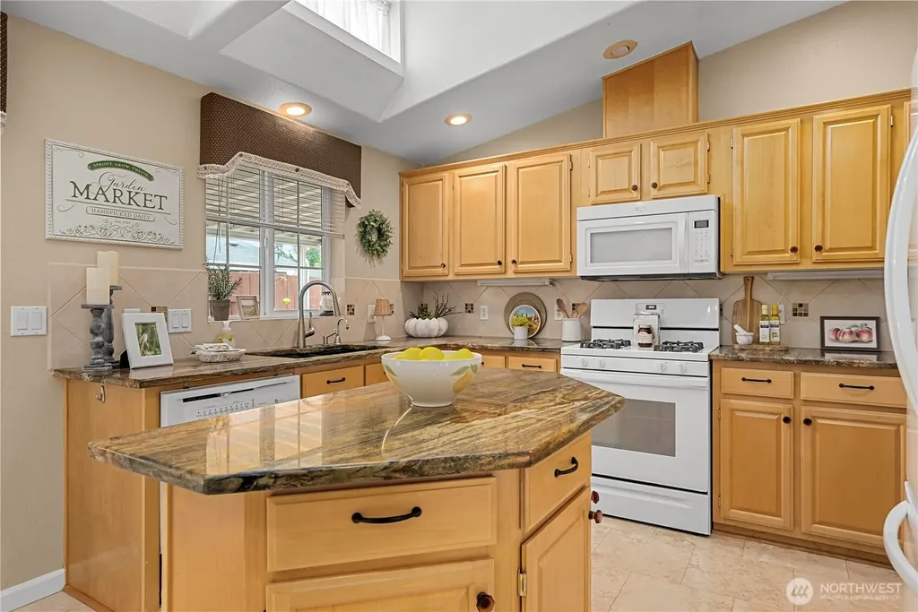 24105 221st Lane SE Maple Valley WA 98038