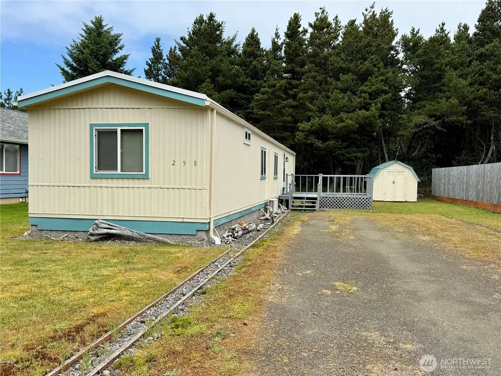 298 5th Street NW Long Beach WA 98631