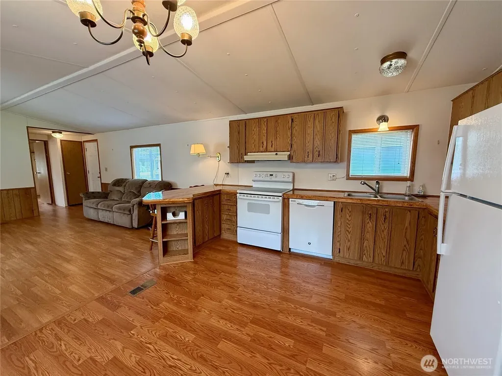 298 5th Street NW Long Beach WA 98631