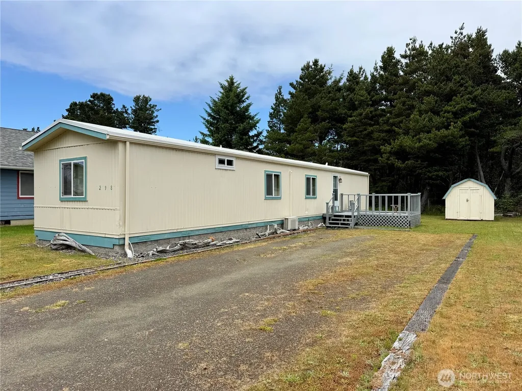 298 5th Street NW Long Beach WA 98631
