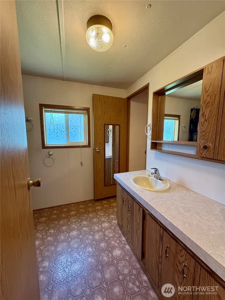 298 5th Street NW Long Beach WA 98631