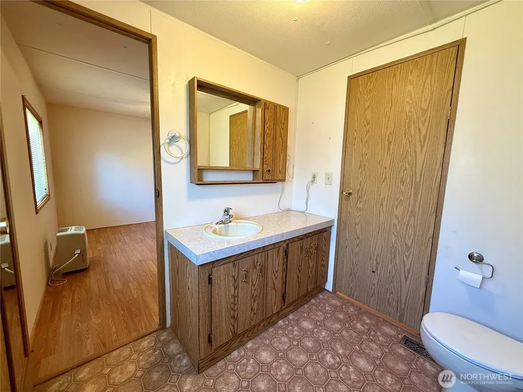 298 5th Street NW Long Beach WA 98631