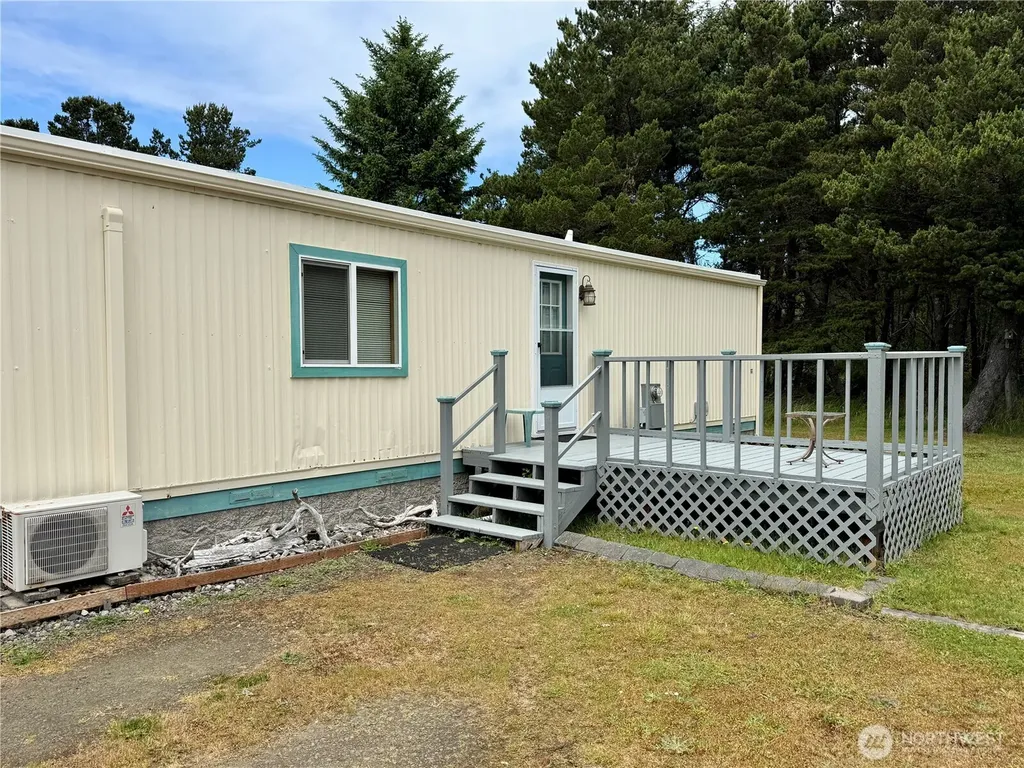 298 5th Street NW Long Beach WA 98631