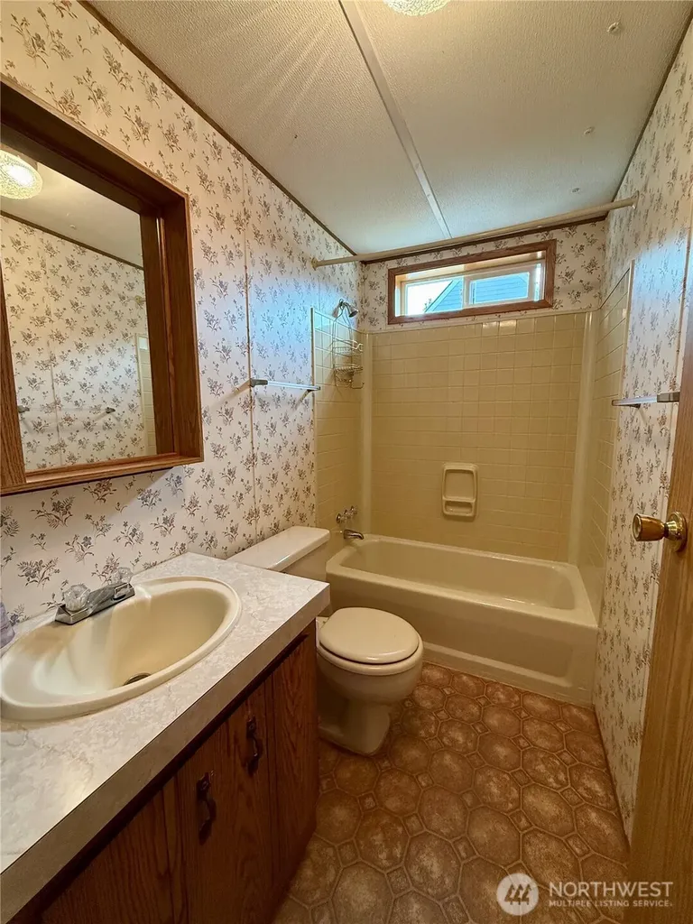 298 5th Street NW Long Beach WA 98631