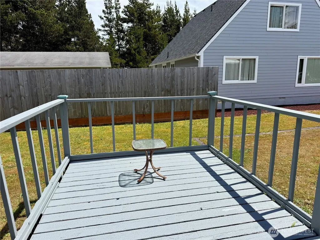 298 5th Street NW Long Beach WA 98631
