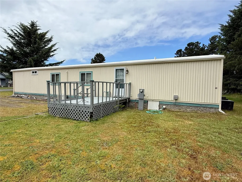 298 5th Street NW Long Beach WA 98631