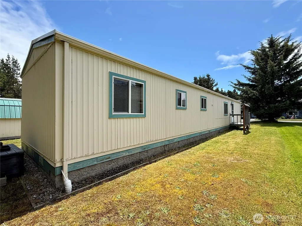 298 5th Street NW Long Beach WA 98631