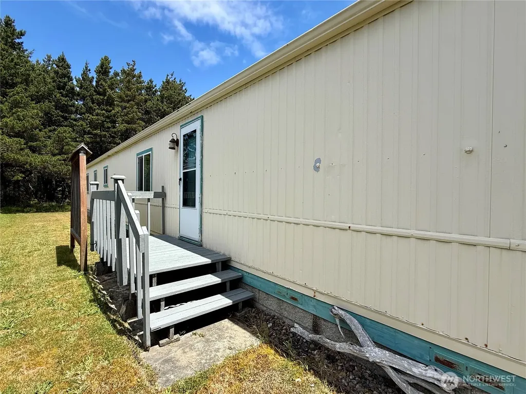298 5th Street NW Long Beach WA 98631
