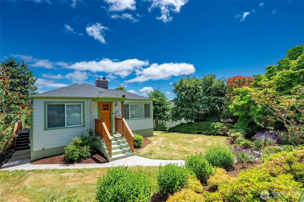 3216 24th Avenue W Seattle WA 98199